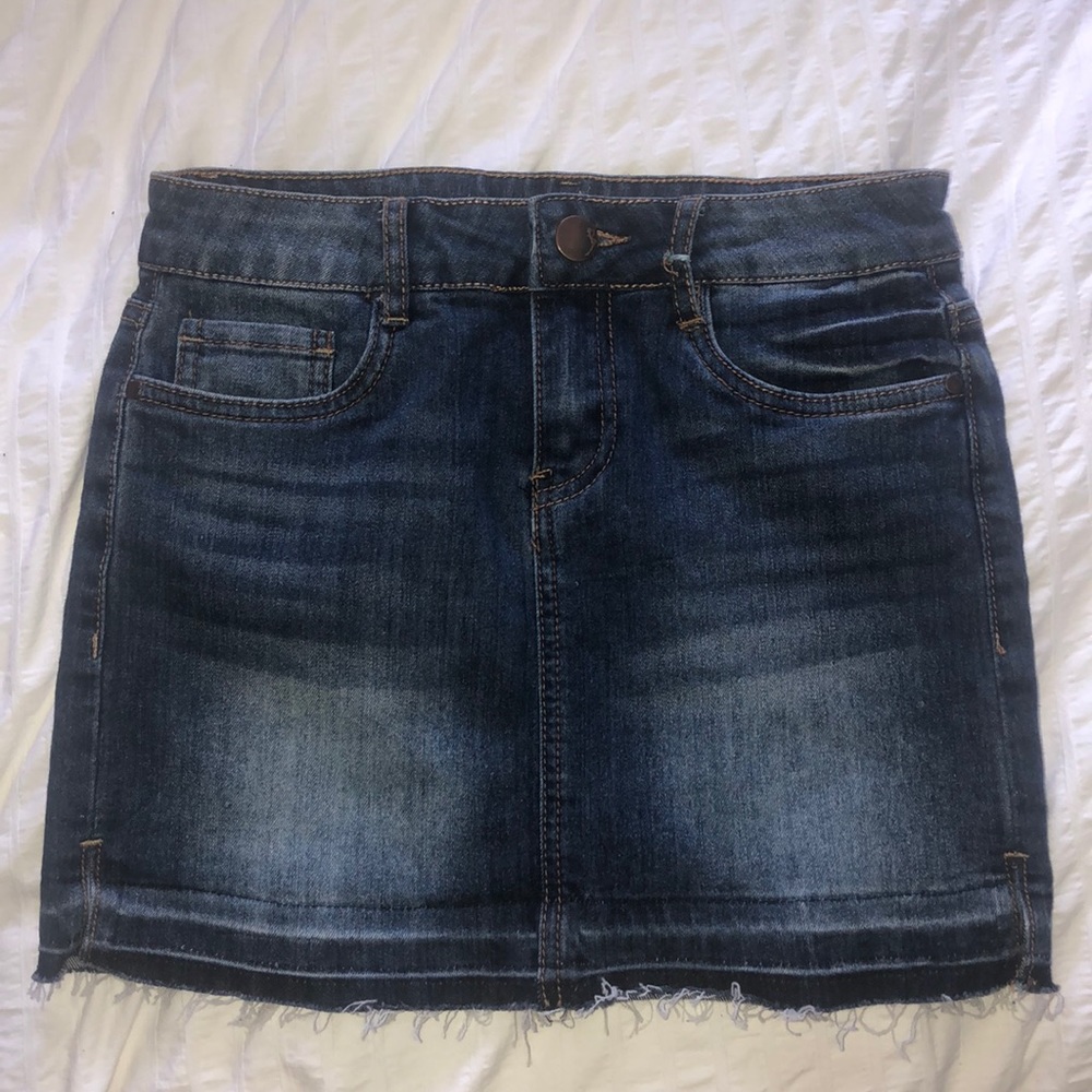 Dollhouse skirt size: 3